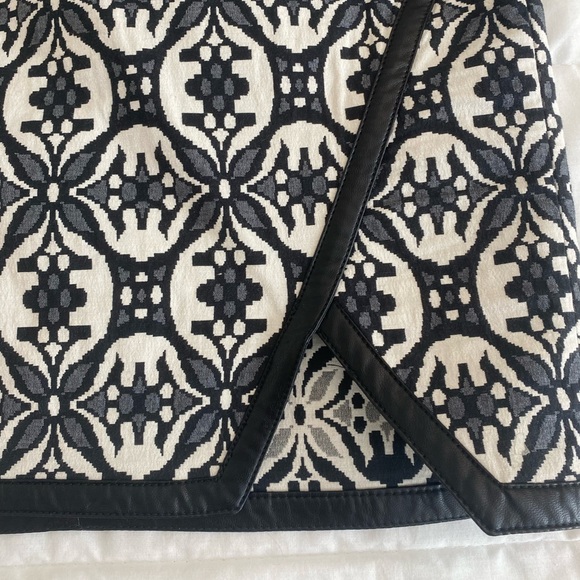 Express Mini Skirt - Picture 2 of 4